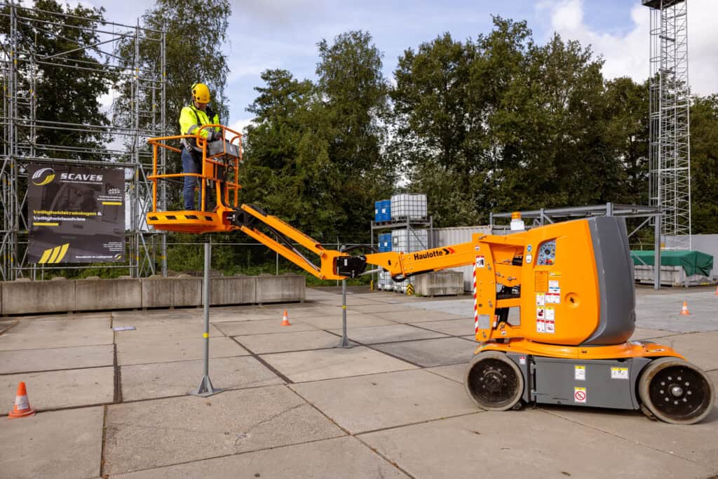 Boomhoogwerker mobiel met cursist