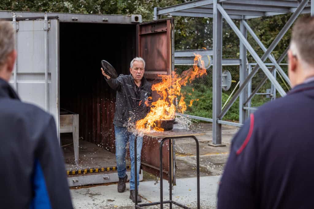 Vlam in pan blussen